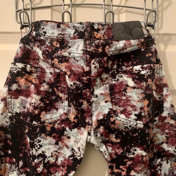 BCBG Jeans - Picture 3 of 4